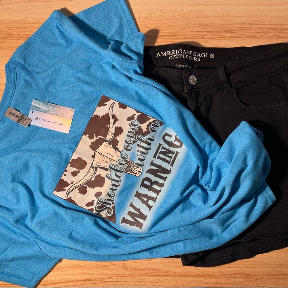 American Eagle super stretch shorts and
Should've Come with a
Warning Tshirt
